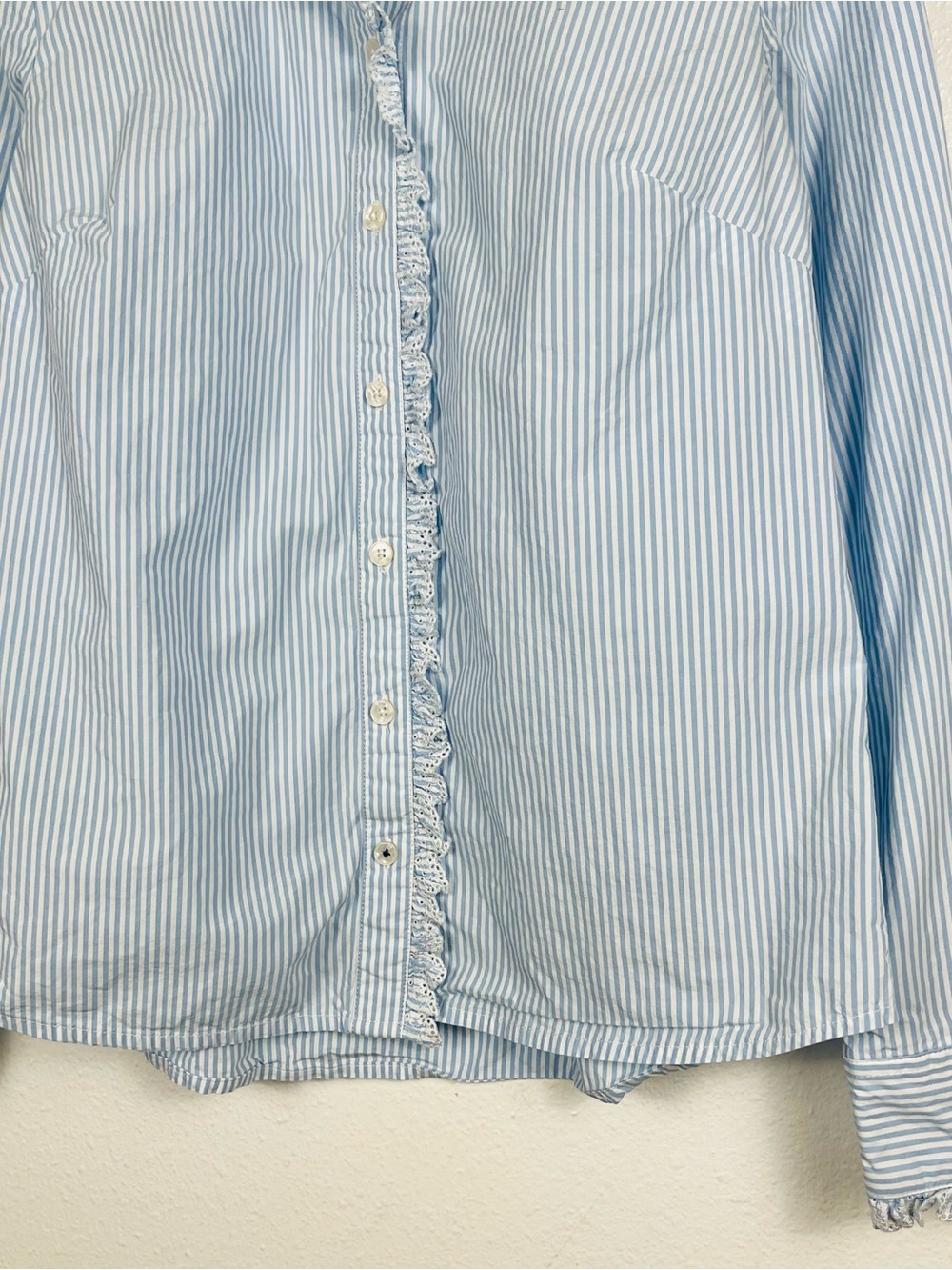 Boden Blue & White Pinstripe Ruffle Eyelet Button-Down Phoebe Blouse Top Size 8 - Picture 4 of 7